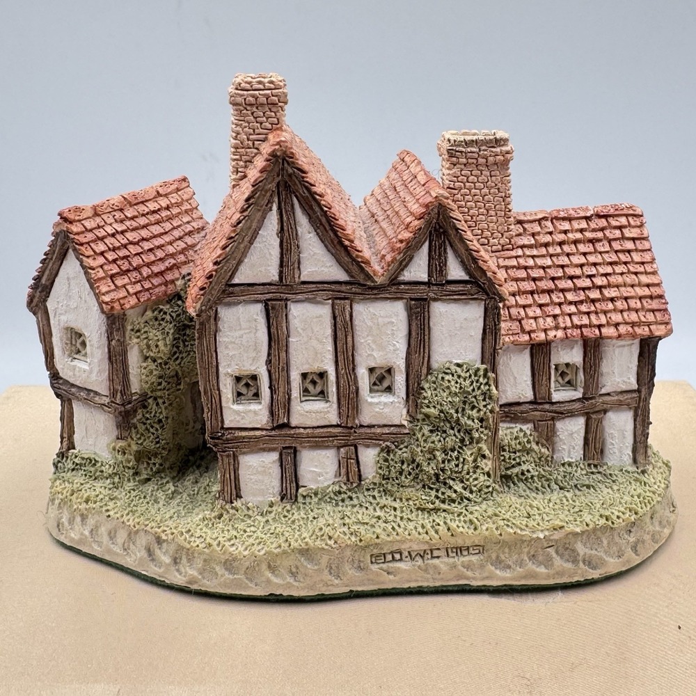DAVID WINTER COTTAGES - The Apothecarys Shop - 1985 EUC John Hine Hand-Painted